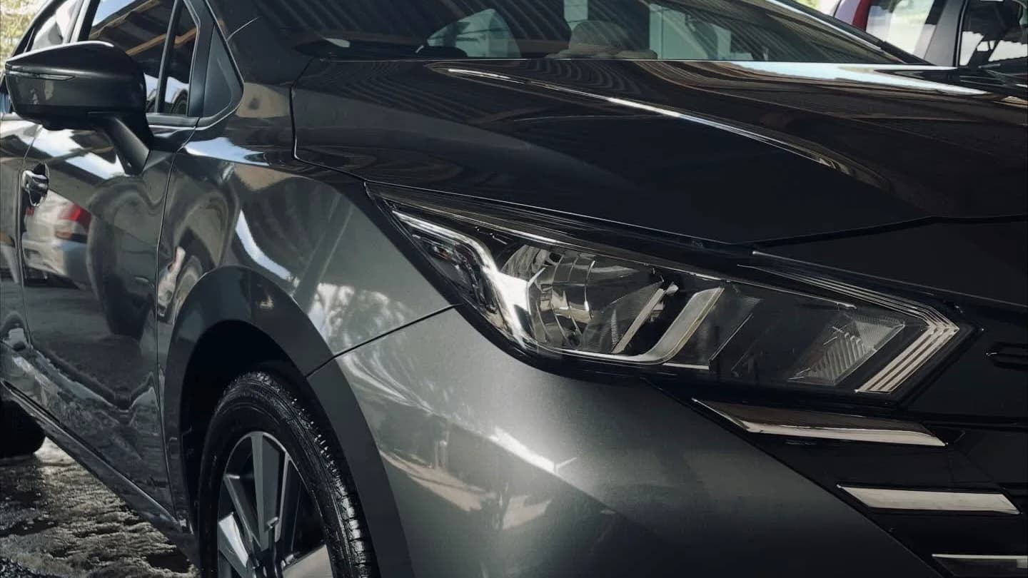 Carro recém-lavado no box da Lavação Aeroporto